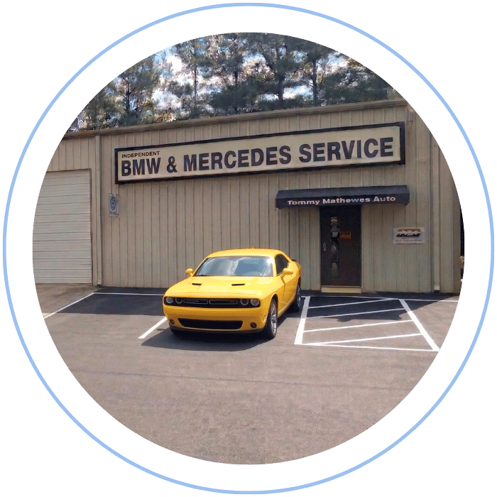Dodge Challenger parked outside Tommy Mathewes Auto Repair