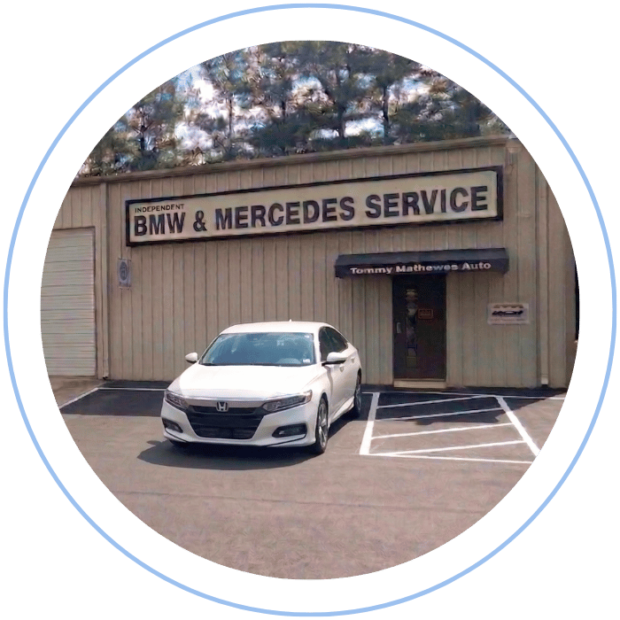 Honda sedan parked outside Tommy Mathewes Auto Repair