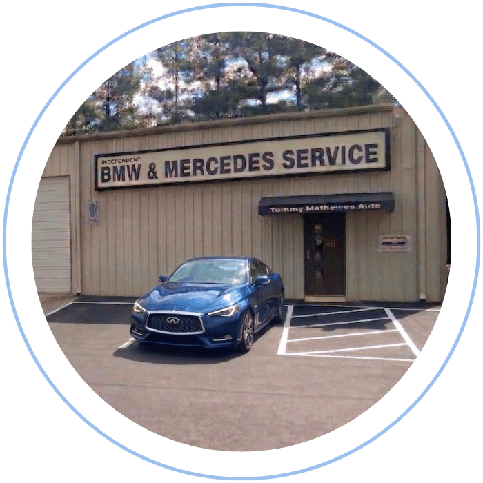 Infiniti sedan parked outside Tommy Mathewes Auto Repair
