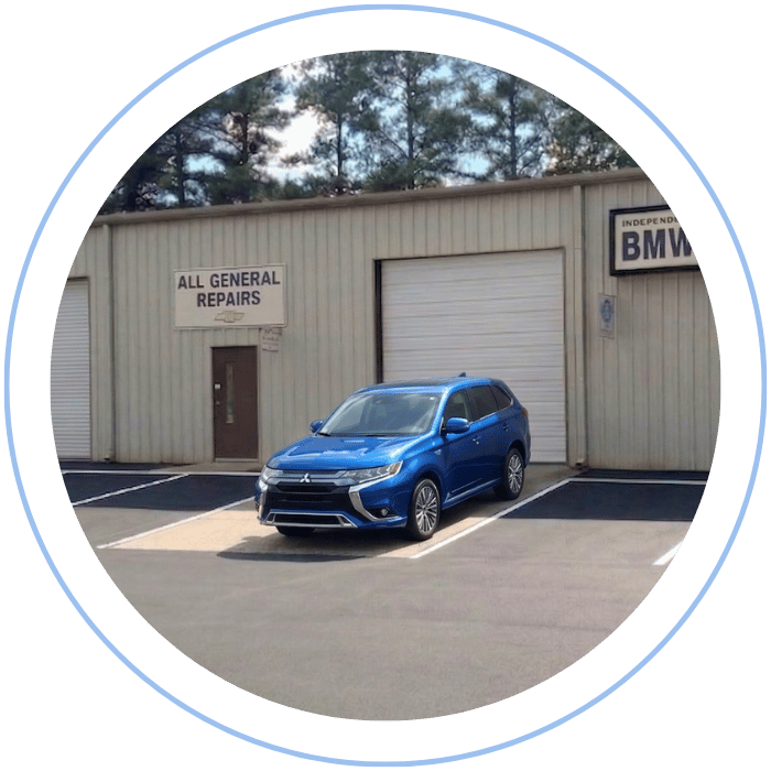 Mitsubishi SUV parked outside Tommy Mathewes Auto Repair
