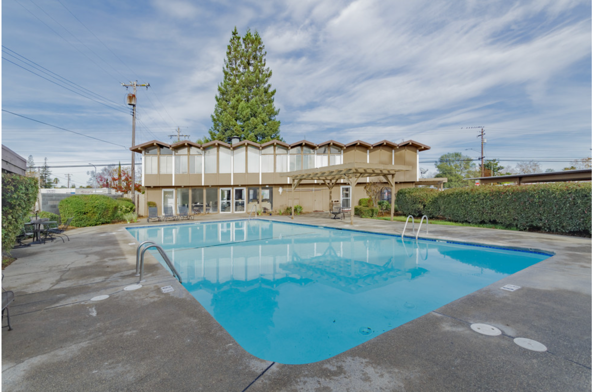 Acacia pool