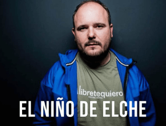 el Niño de Elche que lleva una camiseta que dice libretequiero