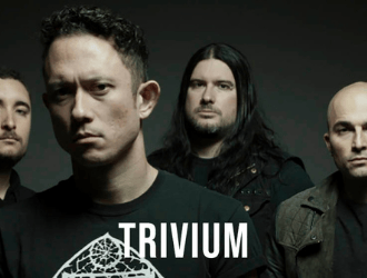 Un grupo de hombres posan para una foto de trivium.