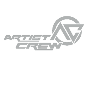 Se muestra un logotipo para el equipo de artistas sobre un fondo blanco.