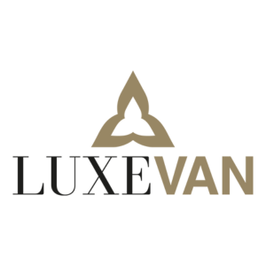 Un logotipo para Luxevan con un triángulo en el medio.