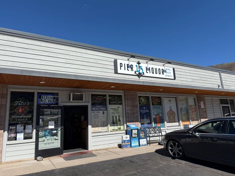 Exterior of Pier 13 Liquor on Highway 6 in Avon