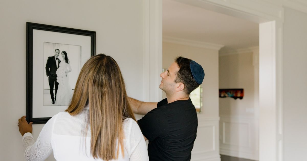 Picture Hanging Service Mudjimba