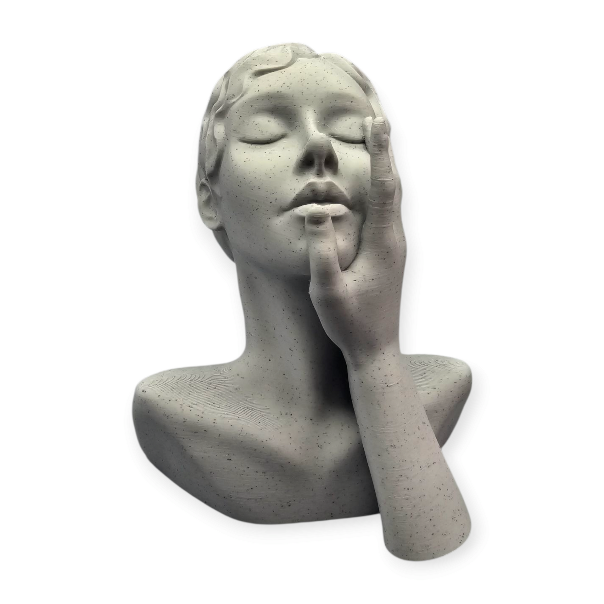 Een gespikkelde, grijze sculpturale buste van een figuur die de kin op de hand laat rusten, met gesloten ogen en een kalme uitdrukking.