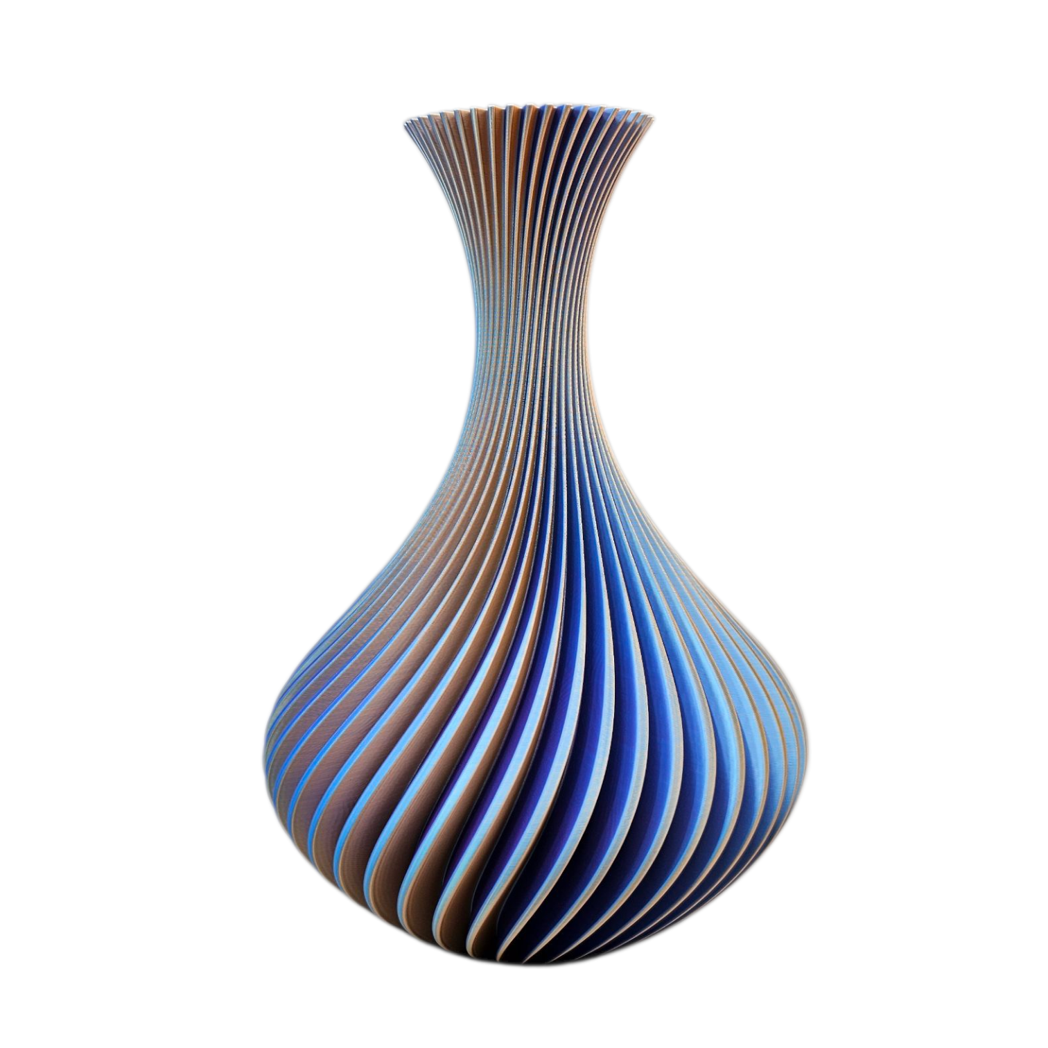 Een decoratieve vaas met een blauw-bronskleurig kleurverloop en een spiraalvormige, geribbelde textuur.