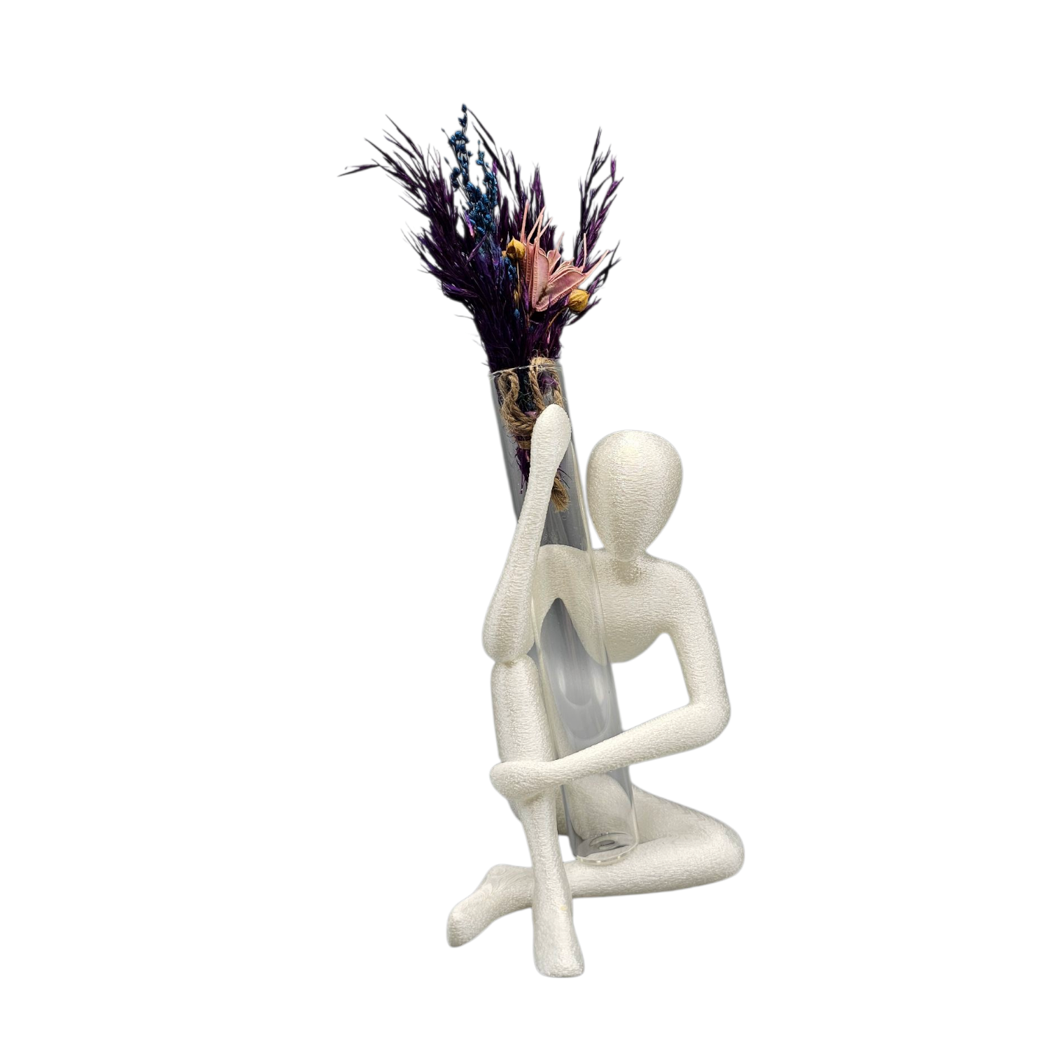Twee abstracte, gestructureerde figuren – een zwart, een wit – zitten elk en houden een doorzichtige glazen reageerbuis met kurkstop vast.