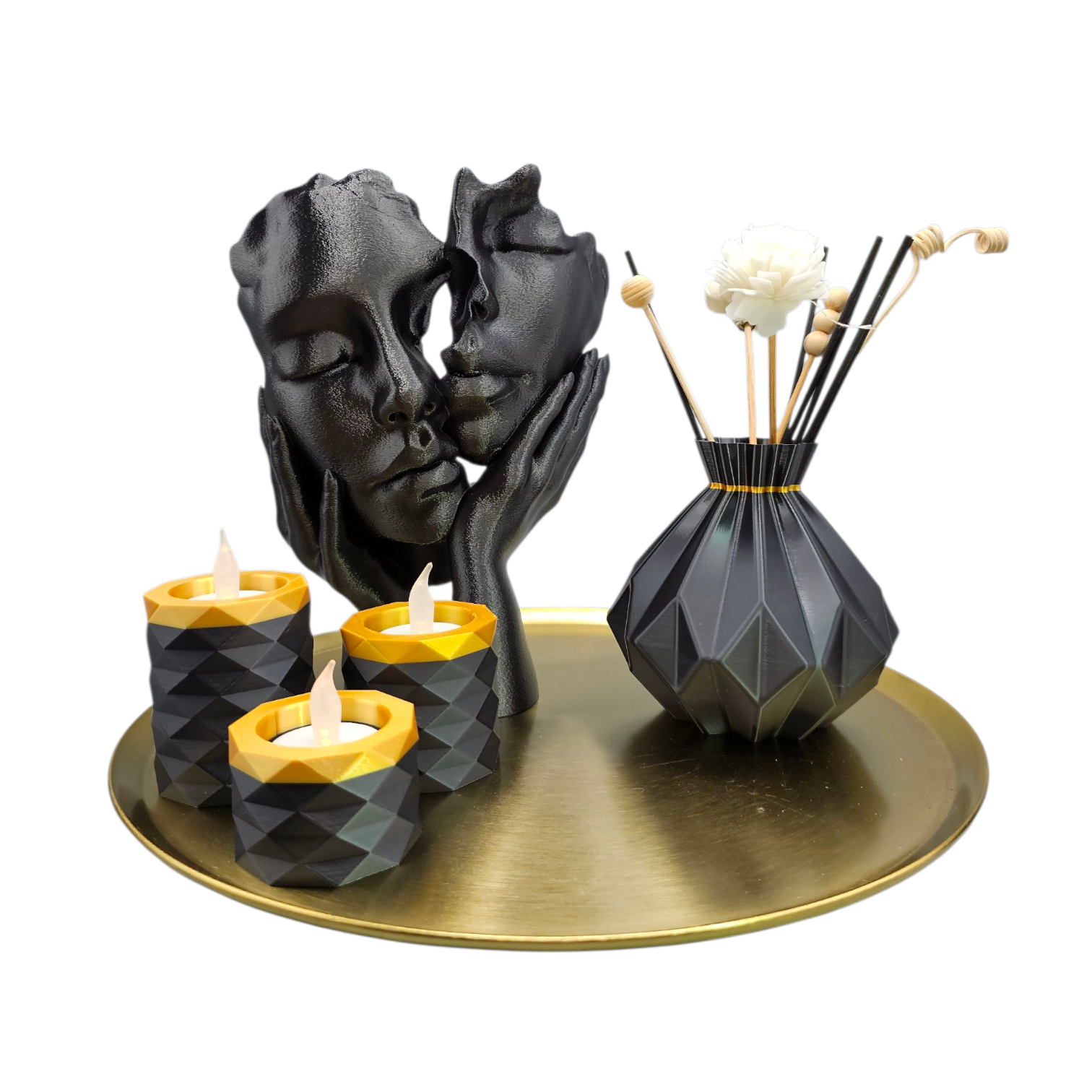 Een zwarte, geometrische keramische vaas met gouden rand, gevuld met decoratieve bloemen, met de afmetingen 14 cm en 13 cm erop vermeld.