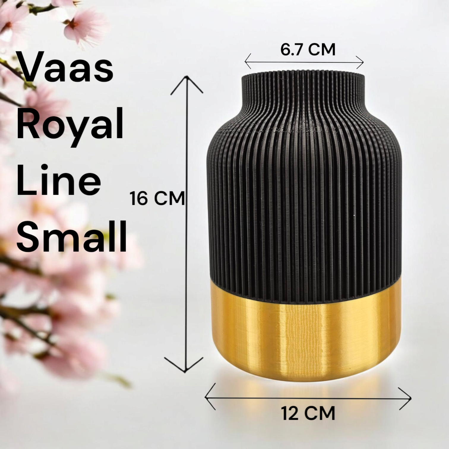 Kleine, geribbelde zwarte en gouden vaas met het opschrift "Vaas Royal Line Small", 16 cm hoog en 12 cm breed.