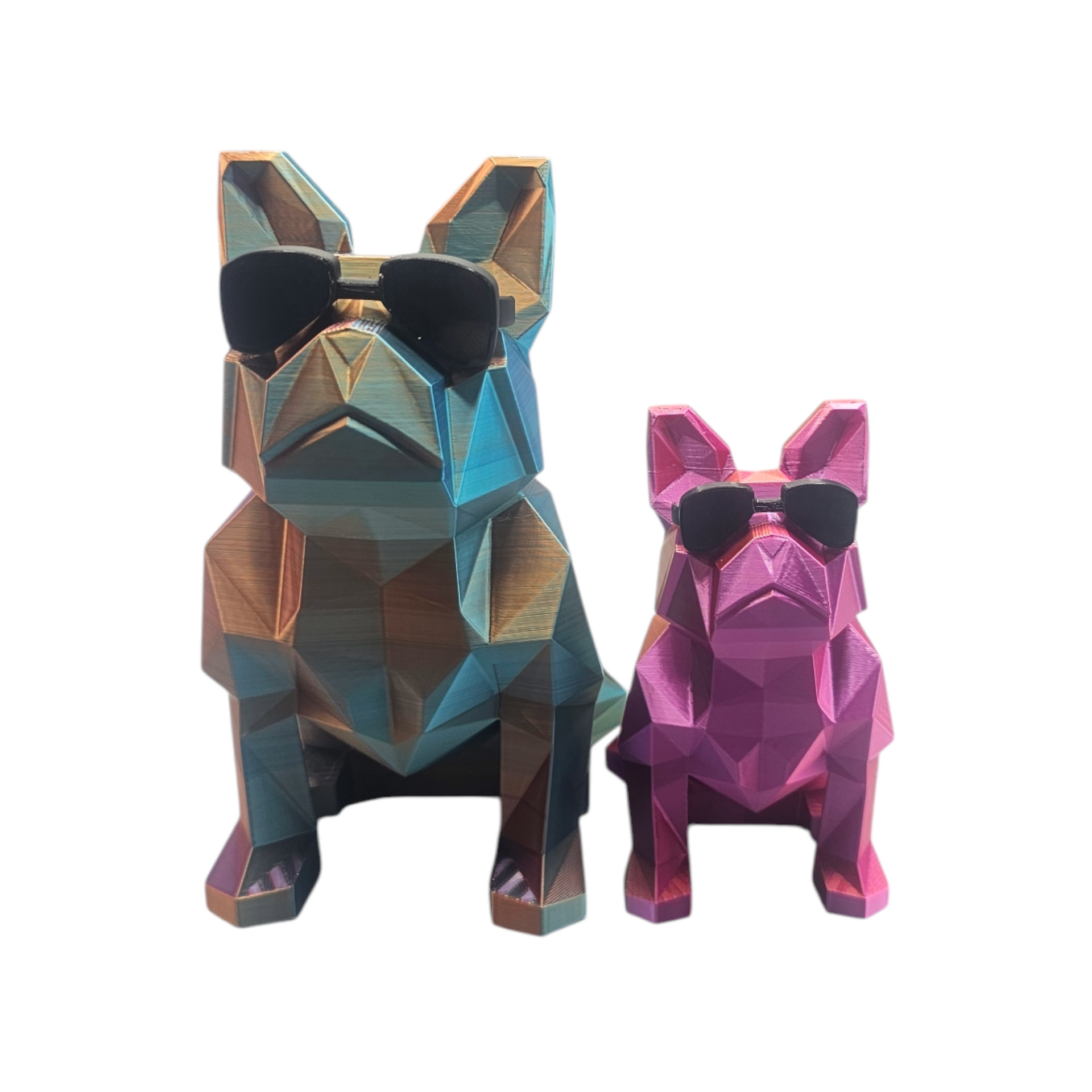 Een groep van zes geometrische bulldogbeelden, elk met een zonnebril op, tentoongesteld in een levendig, veelkleurig palet.