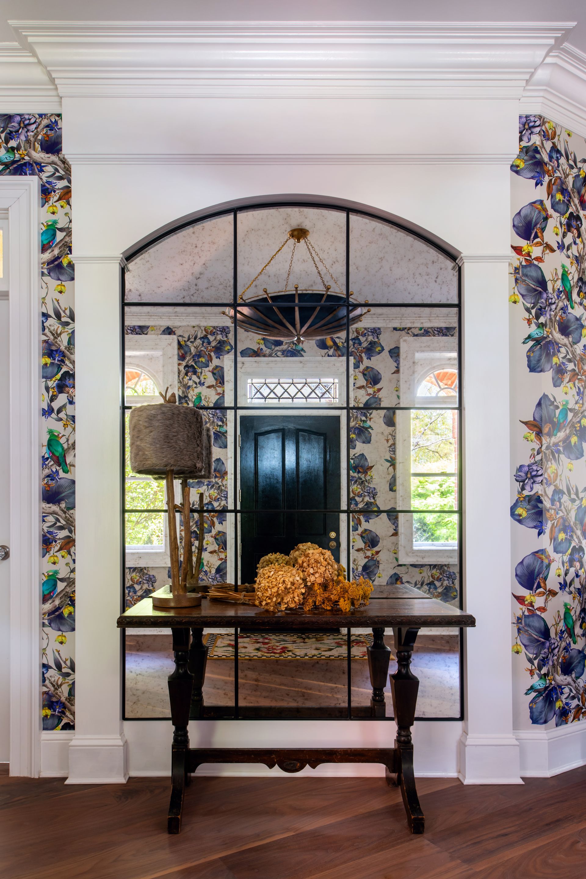 entry way with floral wallpaper