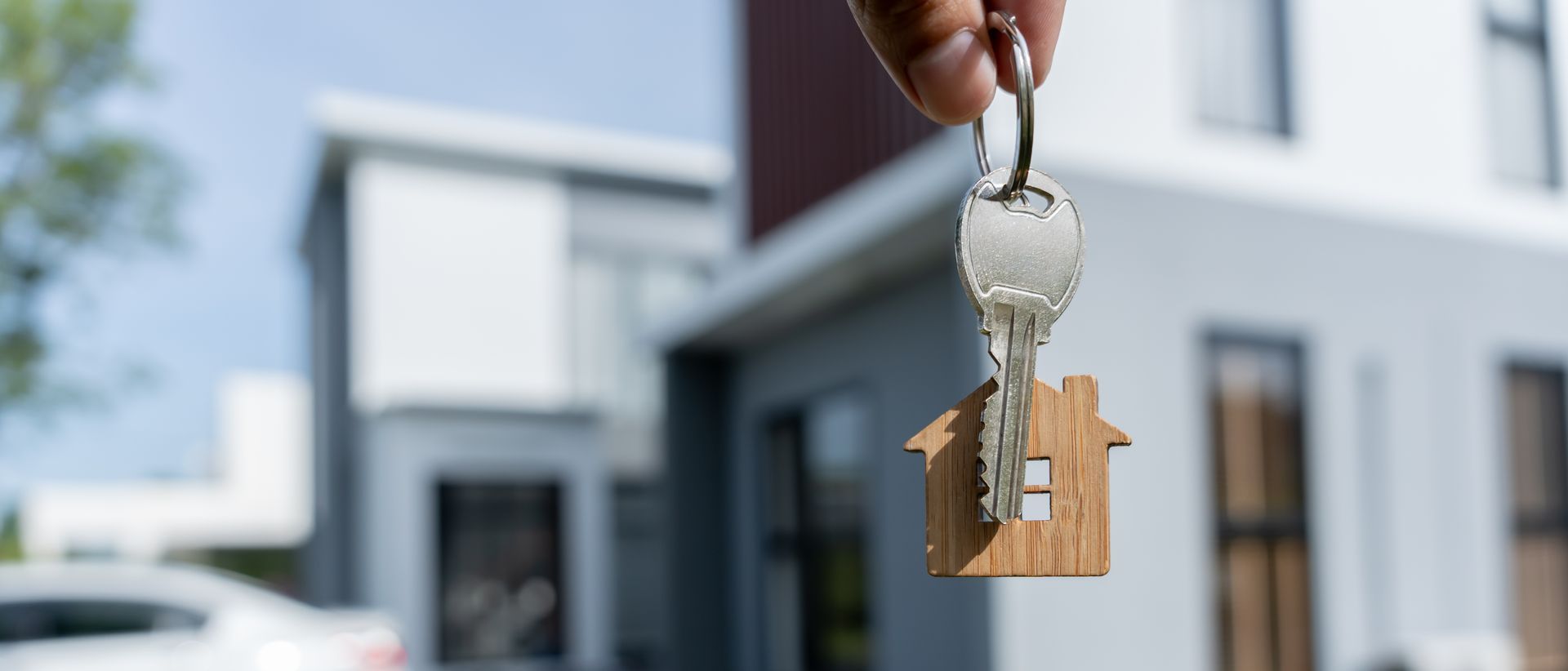 Handing over keys after fast home sale in Idaho