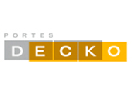 Logo de « DECKO » en lettres dorées et blanches, avec le mot « PORTES » au-dessus.