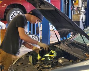 Mechanic Diagnose a Vehicle at Consumer Car Care in Clinton Township, MI