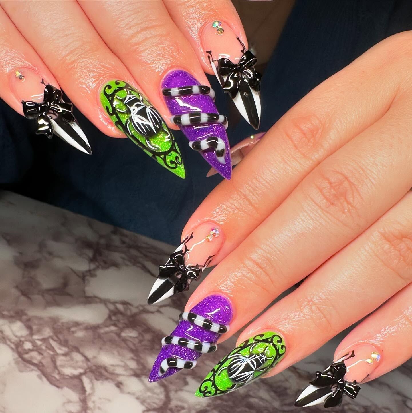 Halloween nail design