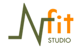 Logotipo de Fit Studio con línea verde y texto naranja "fit".