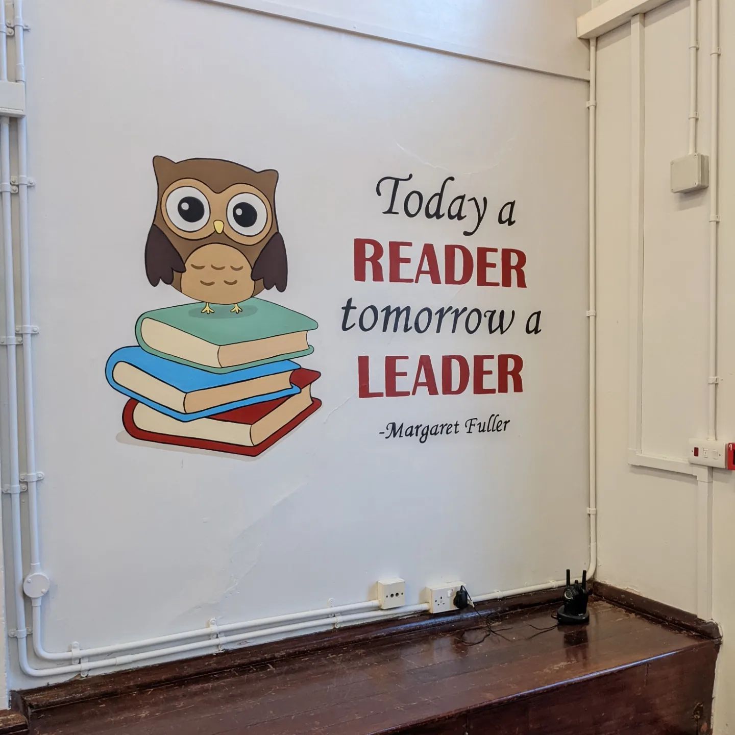 TODAY a reader tomorrow a leader quote with books and a wise owl on top this is a mural in a primary school