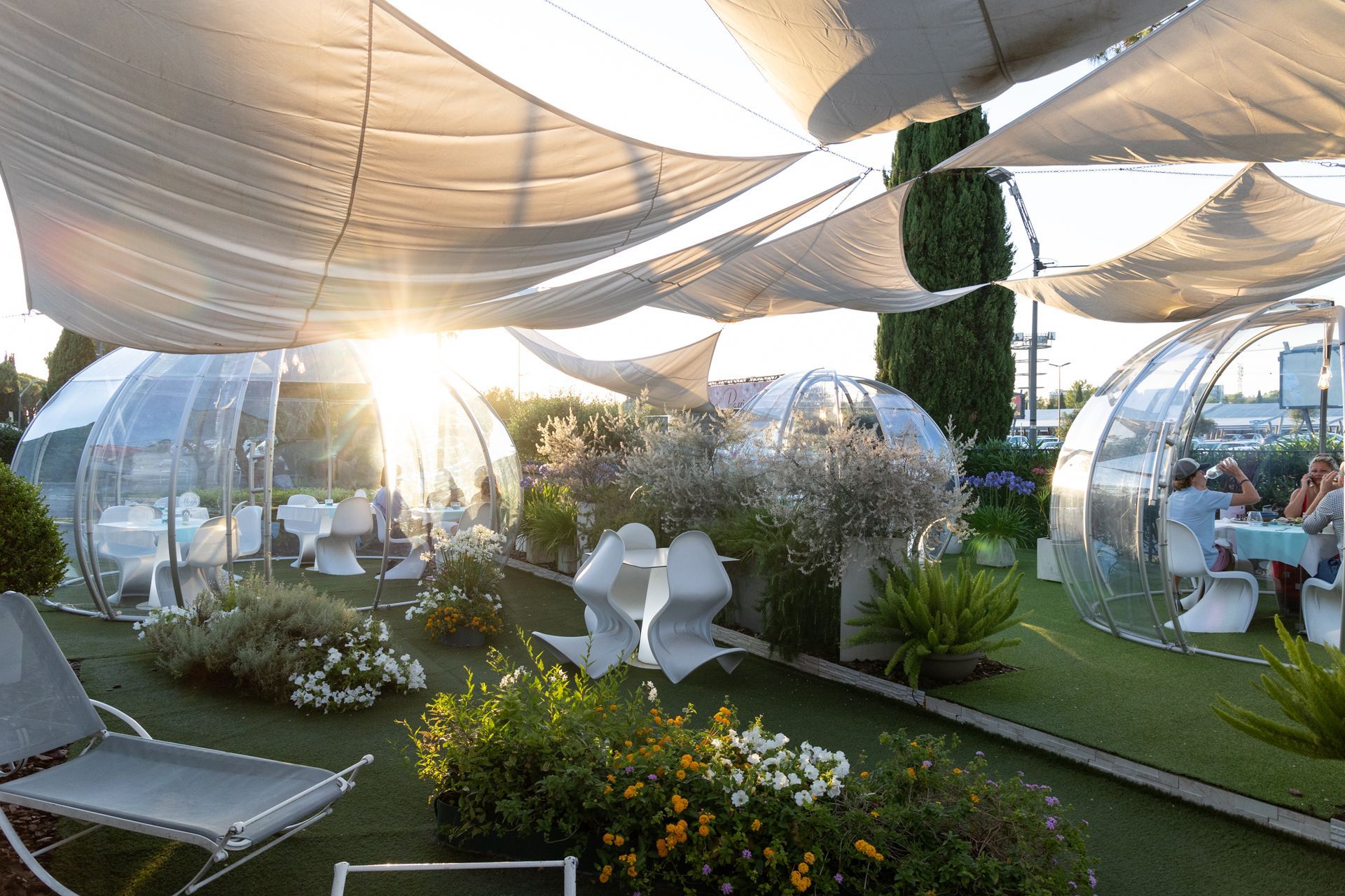 Foto dell'Igloo Garden del Class Ristorante Cocktail Bar al tramonto