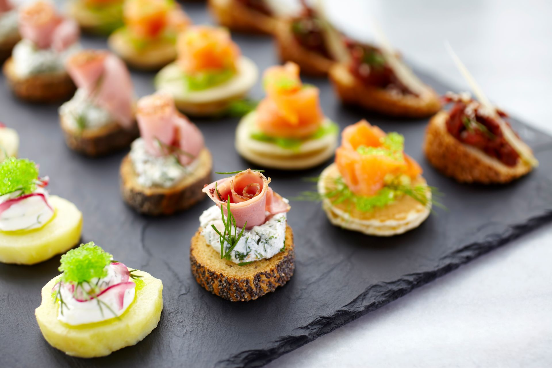 Scegli tra le nostre opzioni Menù a Buffet o Menù Servito per il tuo evento solo al CLASS Ristorante Cocktail Bar