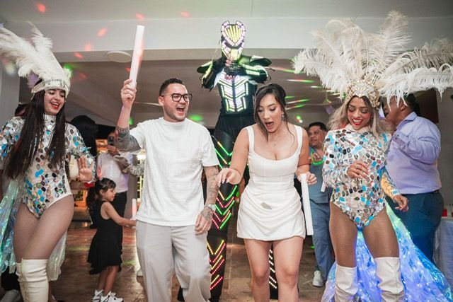 bride and groom dancing with hora loca led robots 