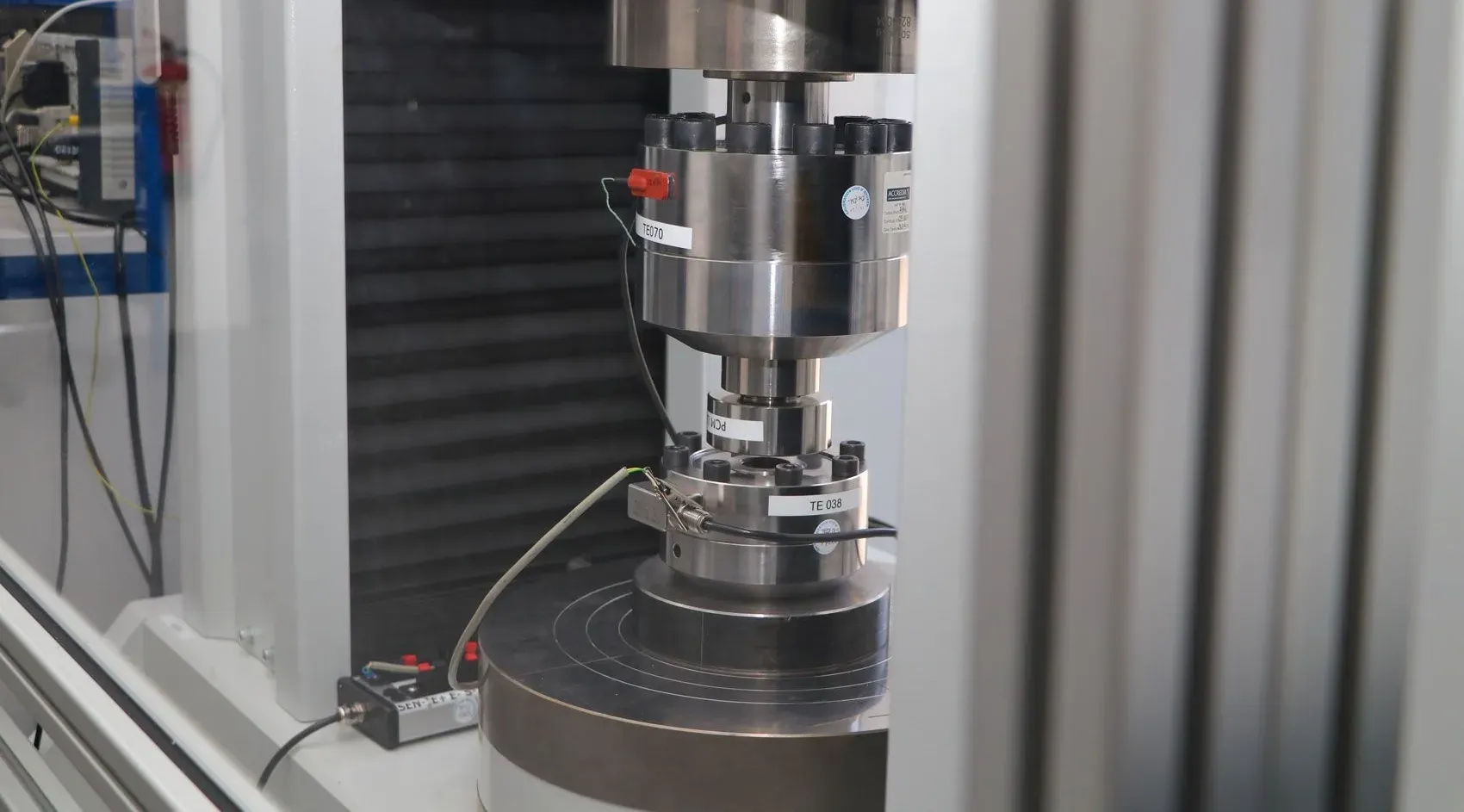 Calibrating a load cell inside a test frame