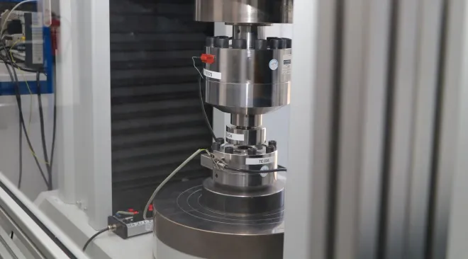 Calibrating a load cell inside a test frame