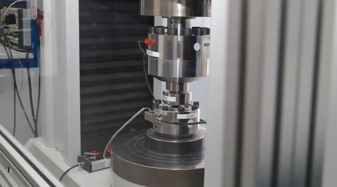 Calibrating a load cell inside a test frame