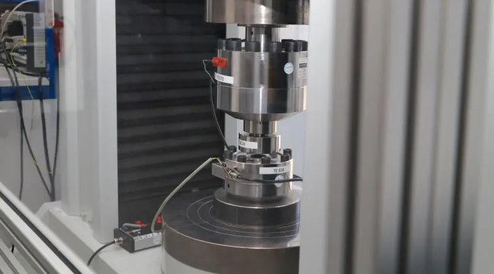 Calibrating a load cell inside a test frame