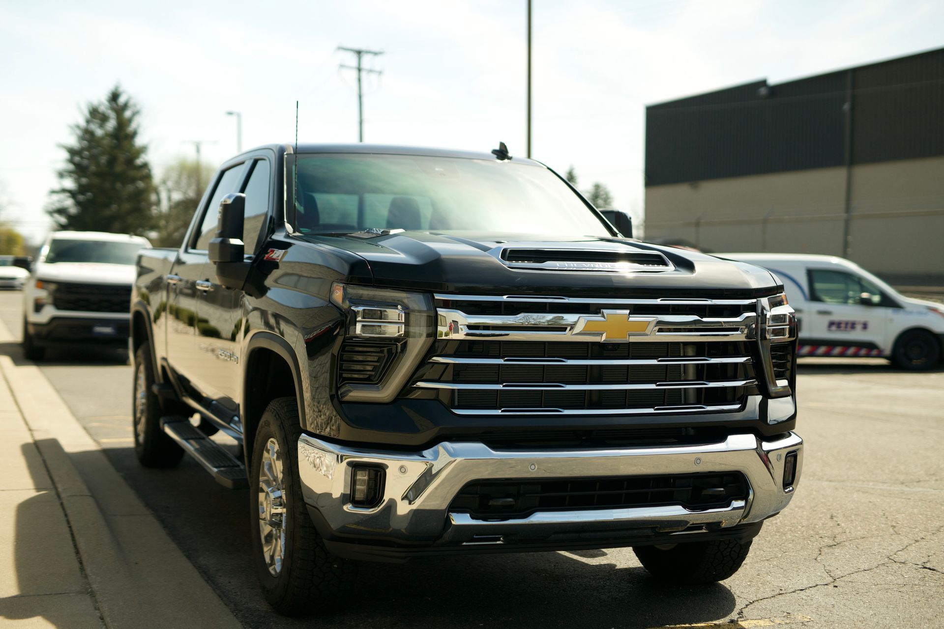 Professional window tinting for privacy and comfort in Novi. Enhance your vehicle’s UV protection and comfort with high-quality fall window tinting services.