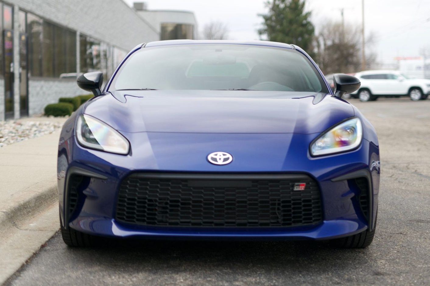Car window tint Novi with LLumar ceramic and IRX films installed by certified experts for comfort, UV protection, and sleek style.