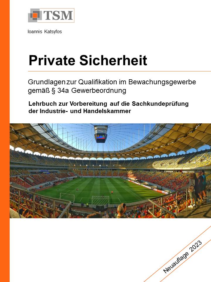 Deckblatt eines deutschen Schulungshandbuchs für private Sicherheitsdienste, mit Stadionfoto und orangefarbenem Rand