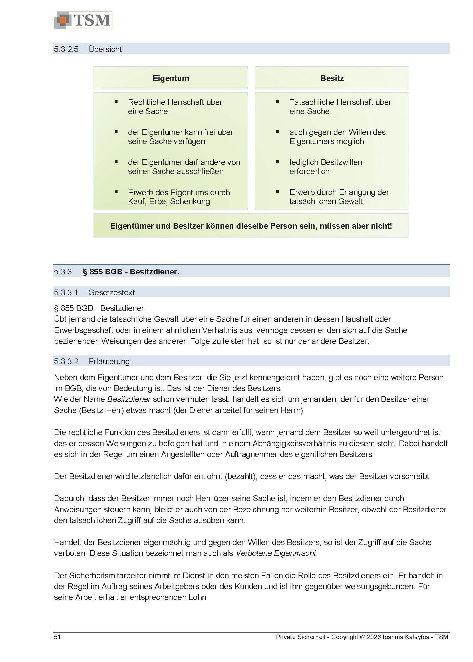 Unscharfer Screenshot einer Webseite mit einer grünen Tabelle und darunterliegenden Textblöcken auf weißem Hintergrund