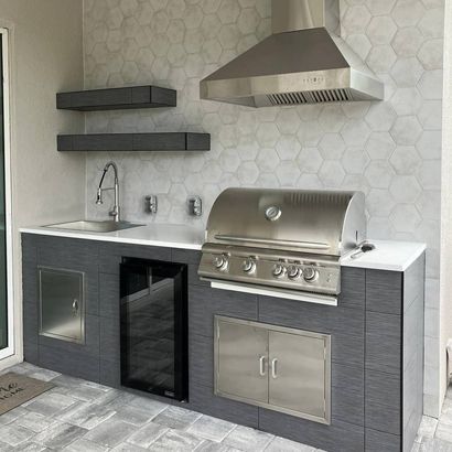 A kitchen with a grill and sink — Windemere, FL — Valor Homes Construction LLC