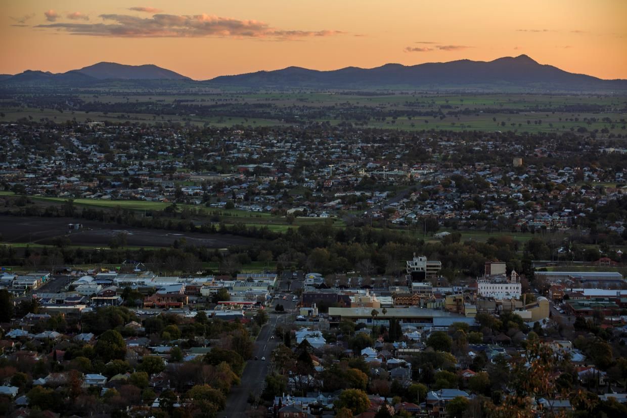 Oxley Scenic Lookout — Vehicle Hoist in Tamworth