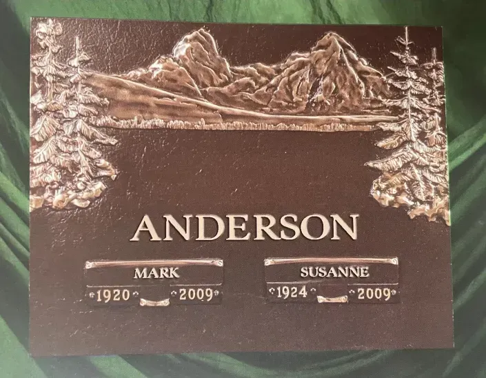 Brown memorial plaque with mountains and trees, engraved with the surname Anderson and names Mark and Susanne.