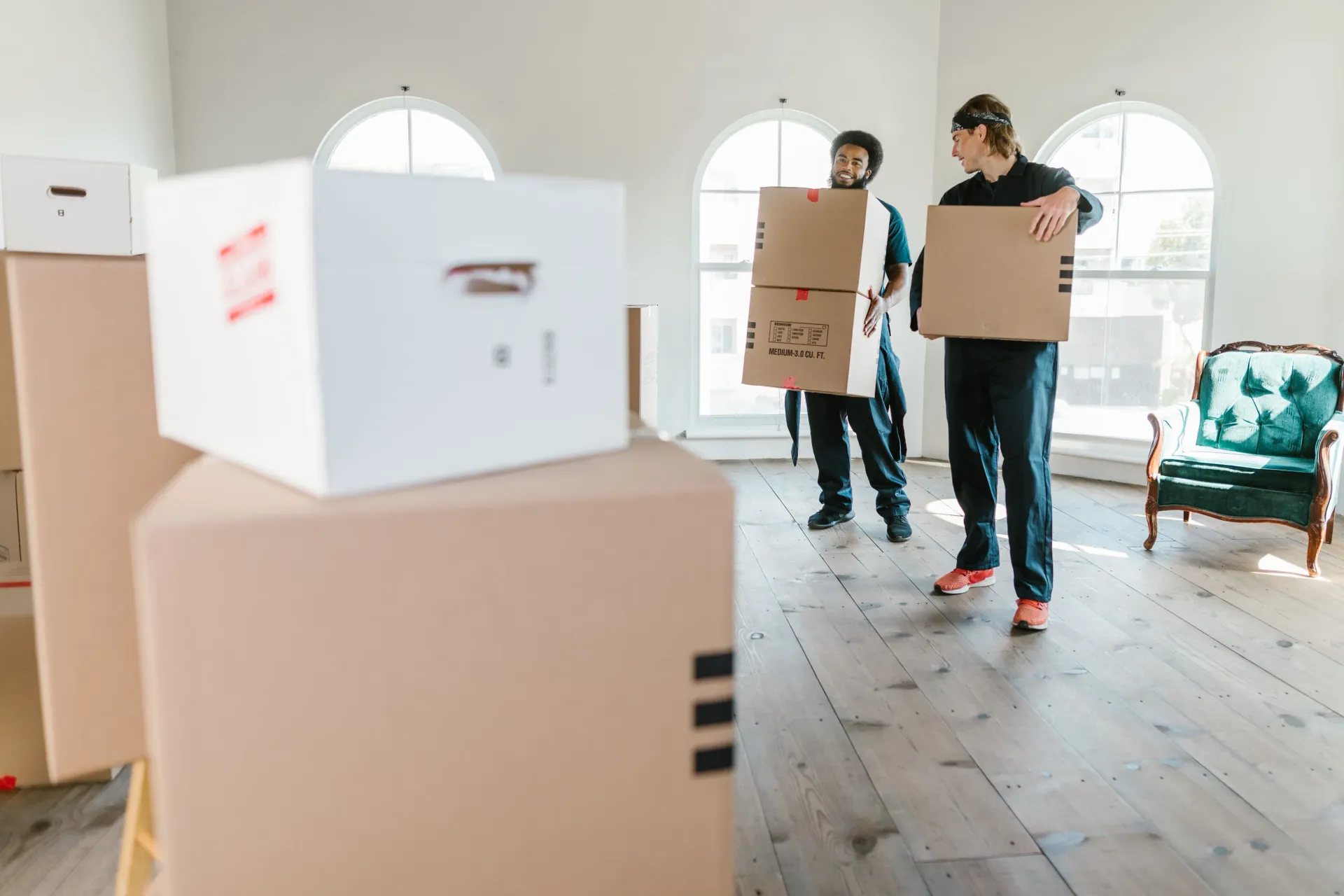 tlc-moving-and-delivery-home-about-us-section-image-relocating-boxes