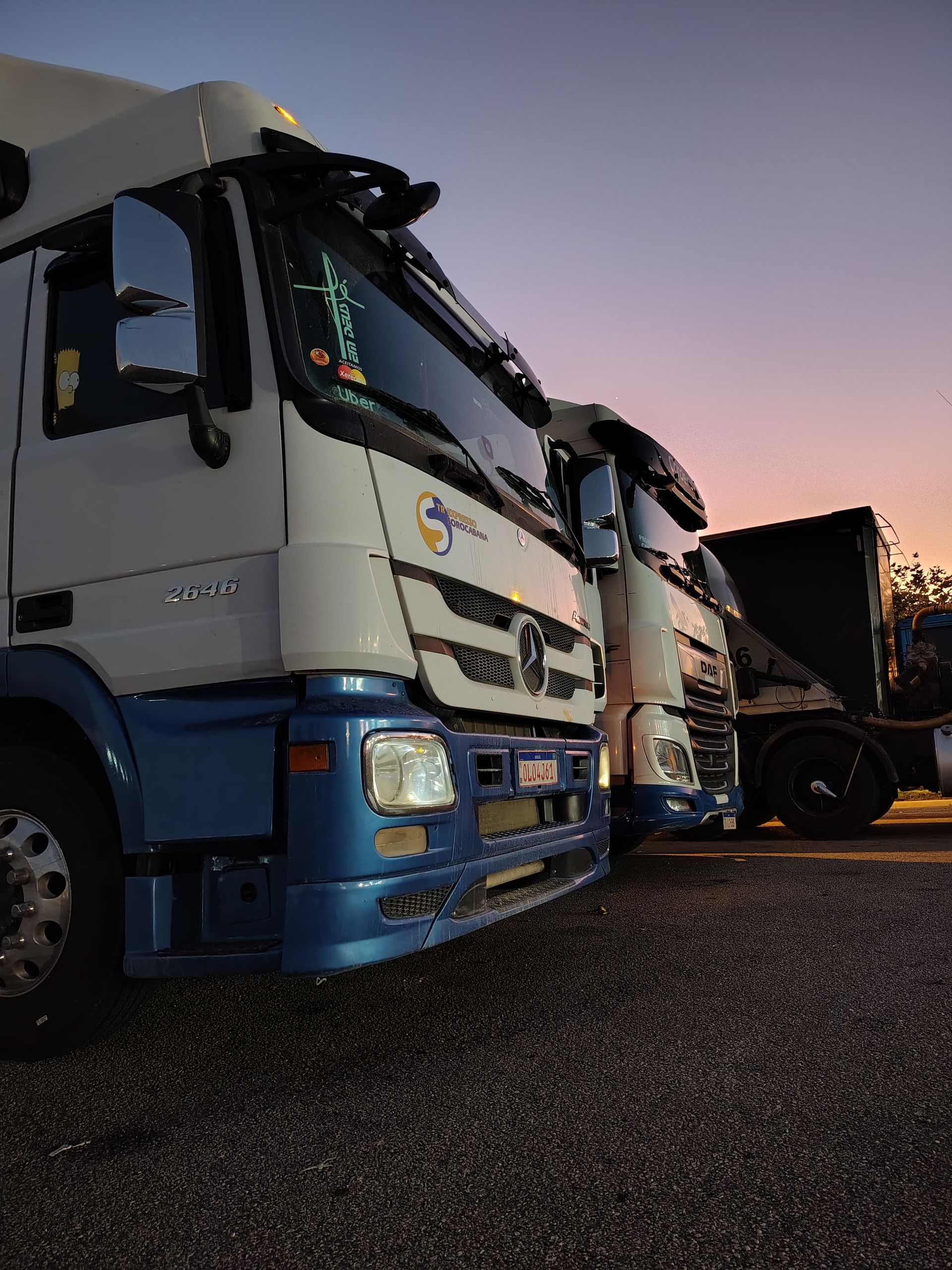 Frota de caminhões e vans executivas