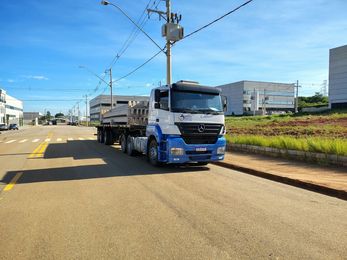 Transporte de cargas de pré-moldados