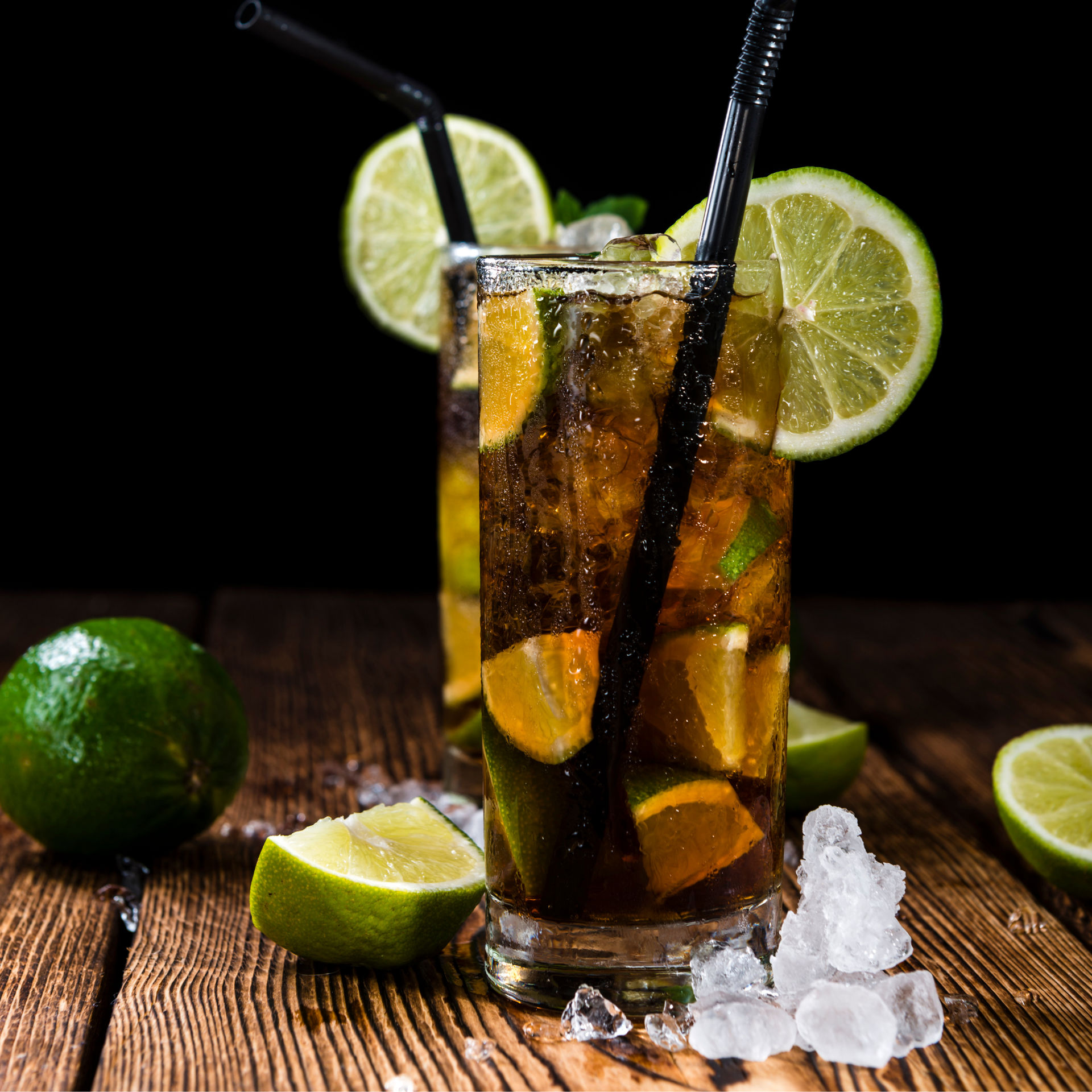 Vodka con cola y zumo de limon 