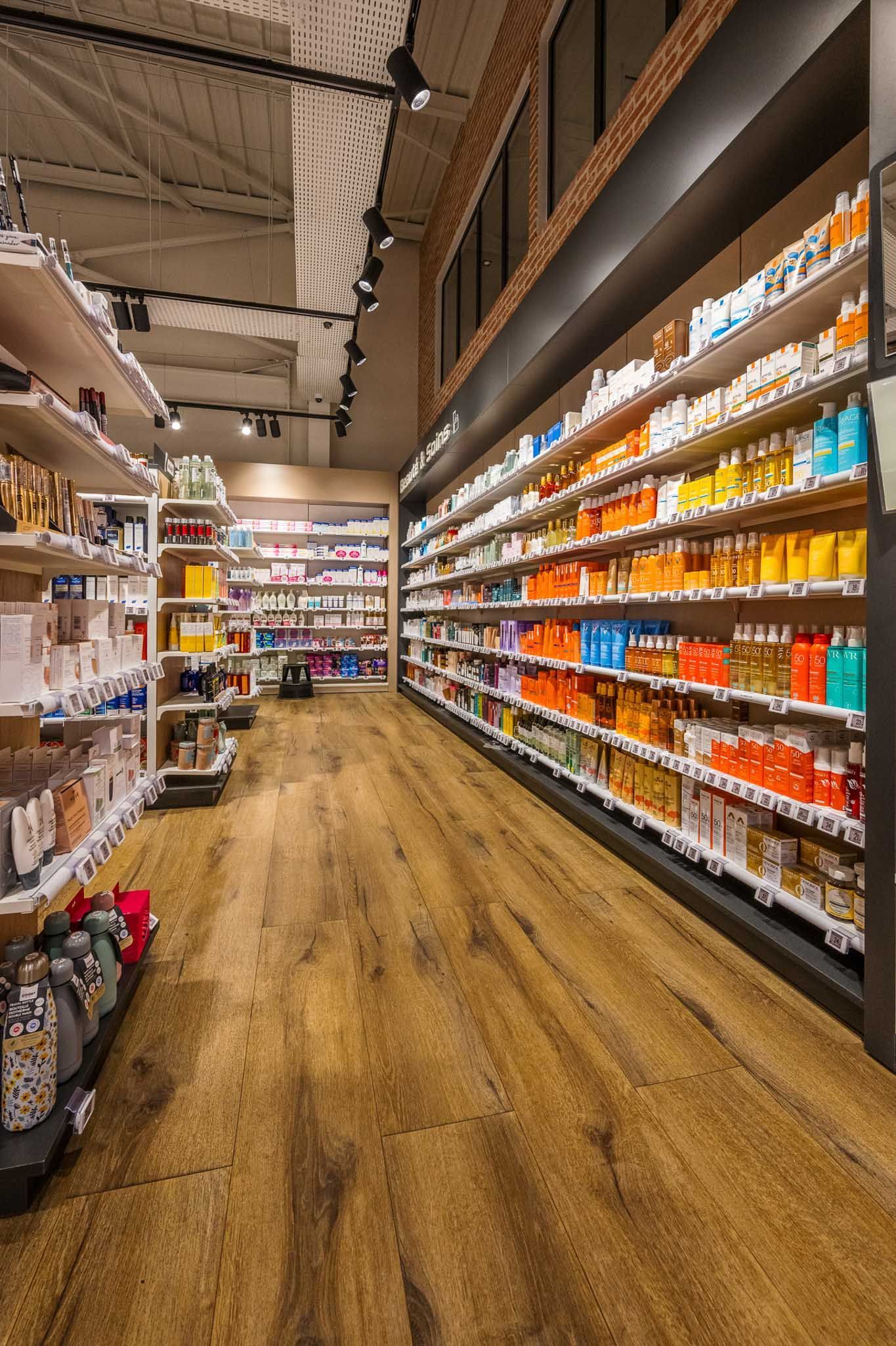 Photo de l'intérieur de la pharmacie Caraïbes