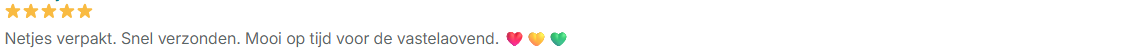 Een klein rijtje kleurrijke emoji-symbolen in het midden op een witte achtergrond.