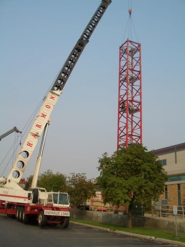 Grove dismantling tower crane