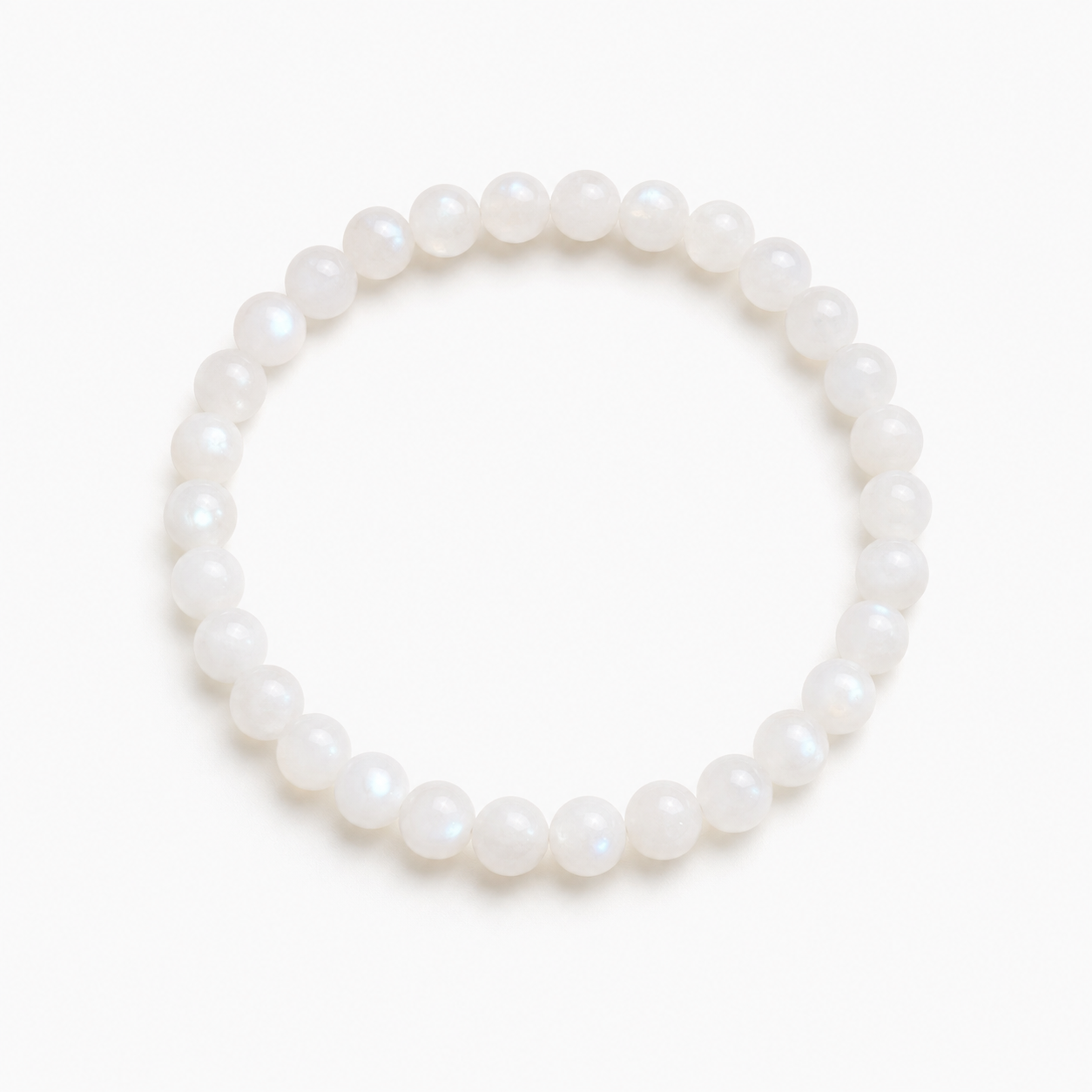 Elastische armband met melkwitte maansteenkralen van 6 mm
