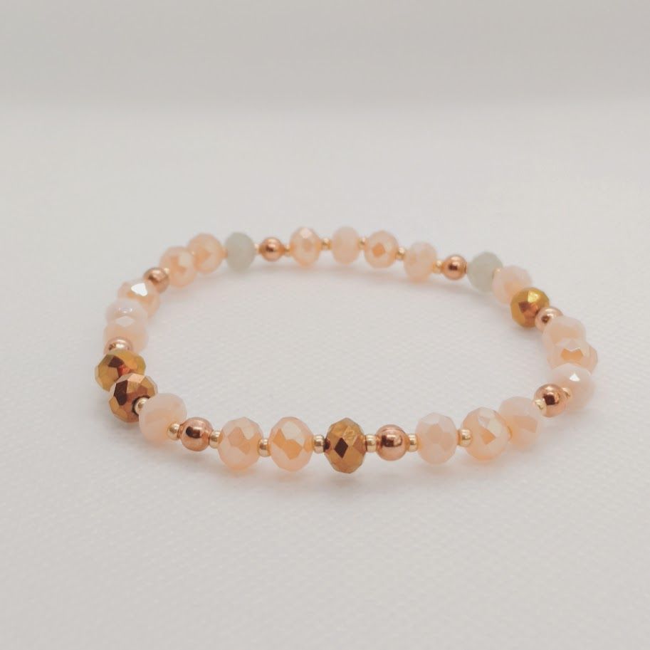 Facetkralen armband in zalmroze en koper goud