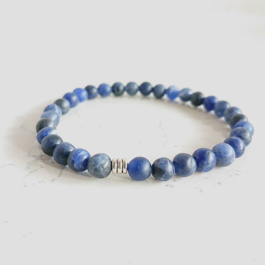 armband van sodalietkralen met zilveren tubekraal