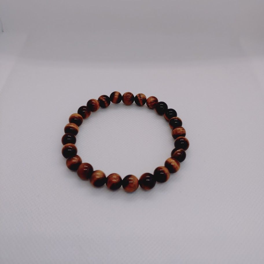 Armband van tijgeroogkralen geregen op elastiek.
