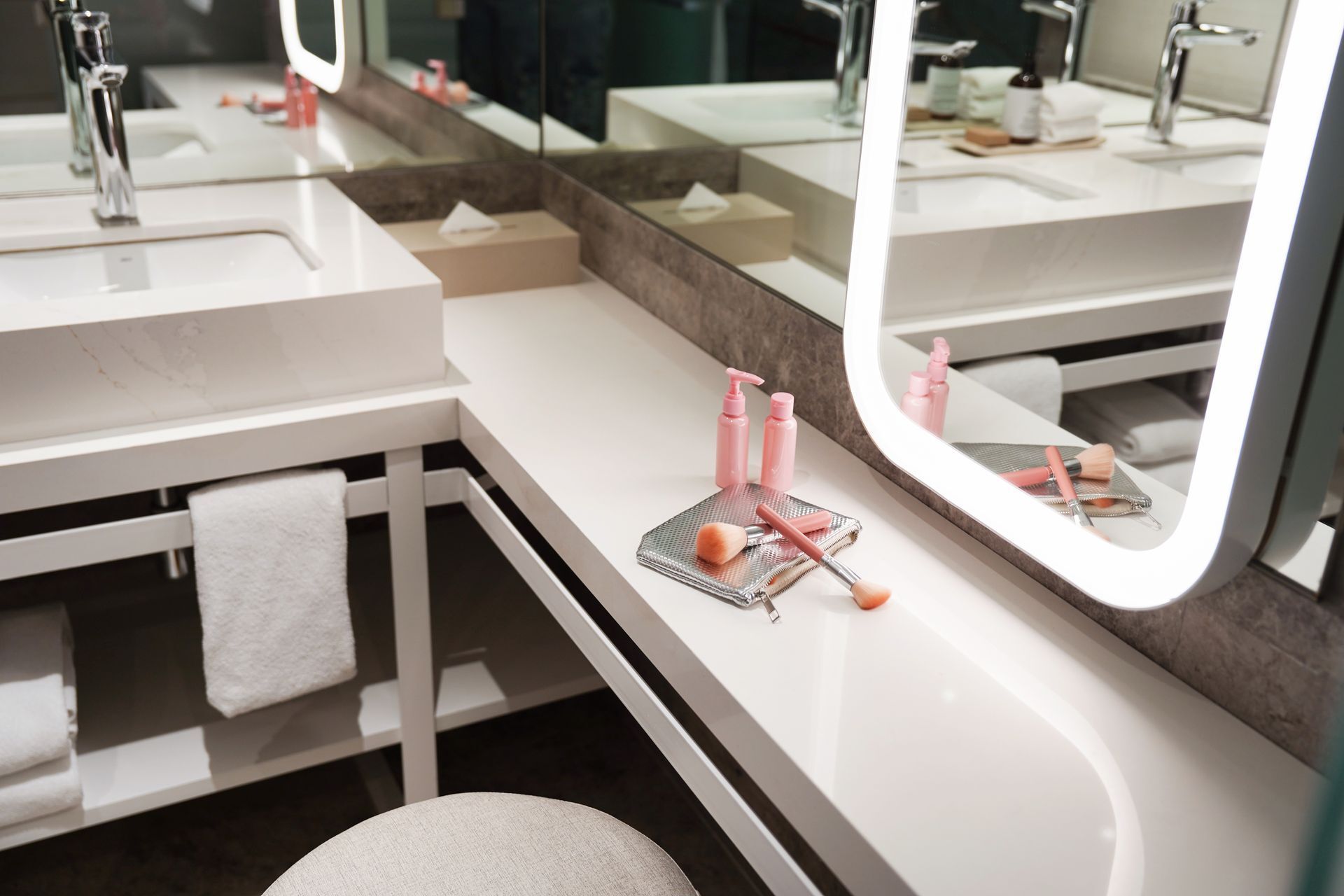 Deluxe Bathroom